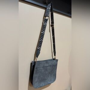 Stylish Gray Shoulder Bag with Leopard Strap